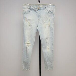 Bershka  Distressed Push Up Jeans